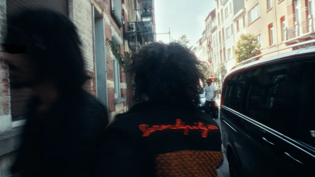 Still Frame from music vidéo Moonage Hookers Ecrit et réalisé par LUCAS MARBACH Production HEMERA Directeur de production LUCAS MARBACH Assistante réalisatrice JUSTINE DE COSTER Assistant caméra JONATHAN DA SILVA Chef électricien THOMAS BORDE Régie générale JUSTINE DE COSTER Montage/VFX LUCAS MARBACH VFX 3D THEO GEORGES Étalonnage JONATHAN DA SILVA, LUCAS MARBACH Remerciements BE-HERE KALINE GROUX CLAIRE MIREUR MALECK ANTOINE DE PERETTI EYE LITE