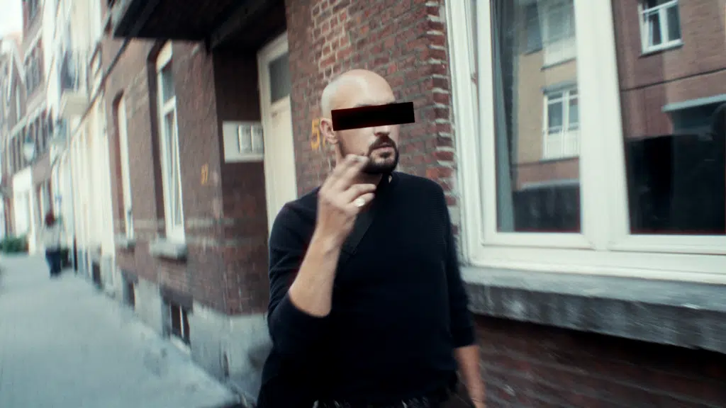 Still Frame from music vidéo Moonage Hookers Ecrit et réalisé par LUCAS MARBACH Production HEMERA Directeur de production LUCAS MARBACH Assistante réalisatrice JUSTINE DE COSTER Assistant caméra JONATHAN DA SILVA Chef électricien THOMAS BORDE Régie générale JUSTINE DE COSTER Montage/VFX LUCAS MARBACH VFX 3D THEO GEORGES Étalonnage JONATHAN DA SILVA, LUCAS MARBACH Remerciements BE-HERE KALINE GROUX CLAIRE MIREUR MALECK ANTOINE DE PERETTI EYE LITE