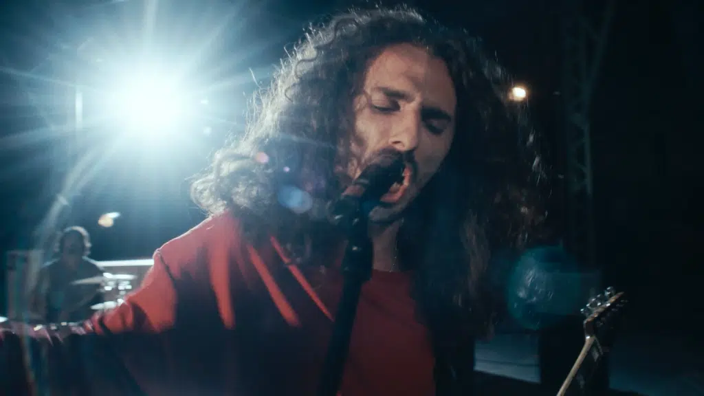 Still Frame from music vidéo Moonage Hookers Ecrit et réalisé par LUCAS MARBACH Production HEMERA Directeur de production LUCAS MARBACH Assistante réalisatrice JUSTINE DE COSTER Assistant caméra JONATHAN DA SILVA Chef électricien THOMAS BORDE Régie générale JUSTINE DE COSTER Montage/VFX LUCAS MARBACH VFX 3D THEO GEORGES Étalonnage JONATHAN DA SILVA, LUCAS MARBACH Remerciements BE-HERE KALINE GROUX CLAIRE MIREUR MALECK ANTOINE DE PERETTI EYE LITE