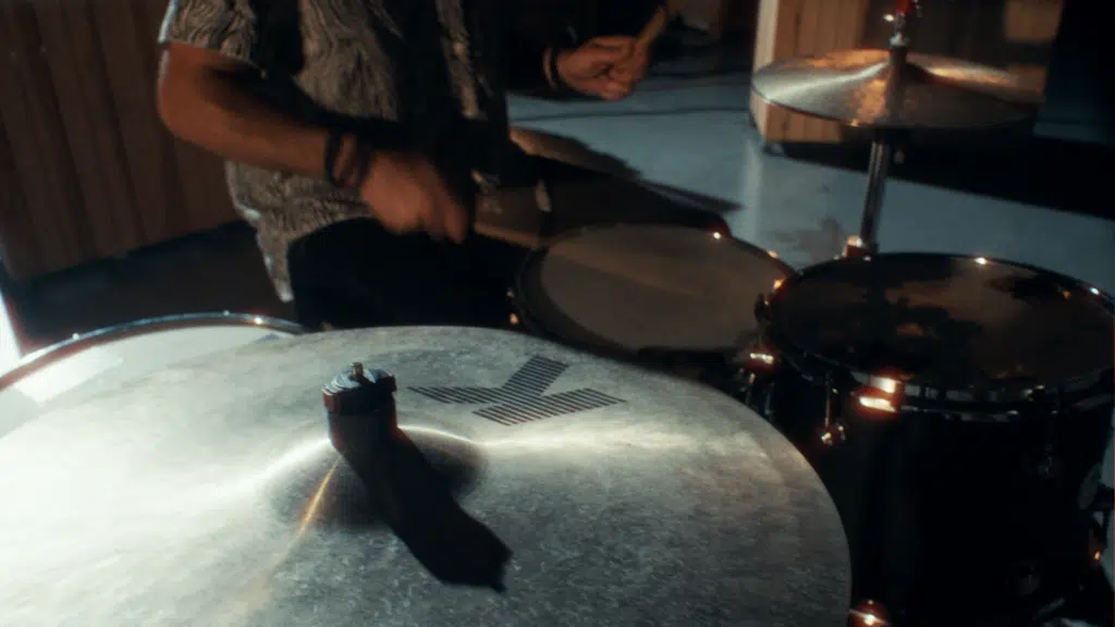 Still Frame from music vidéo Moonage Hookers Ecrit et réalisé par LUCAS MARBACH Production HEMERA Directeur de production LUCAS MARBACH Assistante réalisatrice JUSTINE DE COSTER Assistant caméra JONATHAN DA SILVA Chef électricien THOMAS BORDE Régie générale JUSTINE DE COSTER Montage/VFX LUCAS MARBACH VFX 3D THEO GEORGES Étalonnage JONATHAN DA SILVA, LUCAS MARBACH Remerciements BE-HERE KALINE GROUX CLAIRE MIREUR MALECK ANTOINE DE PERETTI EYE LITE