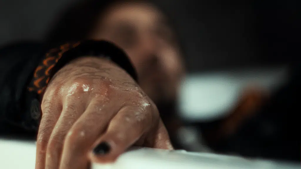 Still Frame from music vidéo Moonage Hookers Ecrit et réalisé par LUCAS MARBACH Production HEMERA Directeur de production LUCAS MARBACH Assistante réalisatrice JUSTINE DE COSTER Assistant caméra JONATHAN DA SILVA Chef électricien THOMAS BORDE Régie générale JUSTINE DE COSTER Montage/VFX LUCAS MARBACH VFX 3D THEO GEORGES Étalonnage JONATHAN DA SILVA, LUCAS MARBACH Remerciements BE-HERE KALINE GROUX CLAIRE MIREUR MALECK ANTOINE DE PERETTI EYE LITE