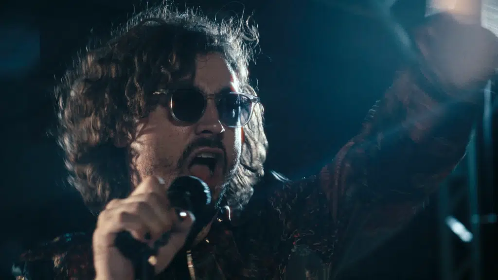 Still Frame from music vidéo Moonage Hookers Ecrit et réalisé par LUCAS MARBACH Production HEMERA Directeur de production LUCAS MARBACH Assistante réalisatrice JUSTINE DE COSTER Assistant caméra JONATHAN DA SILVA Chef électricien THOMAS BORDE Régie générale JUSTINE DE COSTER Montage/VFX LUCAS MARBACH VFX 3D THEO GEORGES Étalonnage JONATHAN DA SILVA, LUCAS MARBACH Remerciements BE-HERE KALINE GROUX CLAIRE MIREUR MALECK ANTOINE DE PERETTI EYE LITE