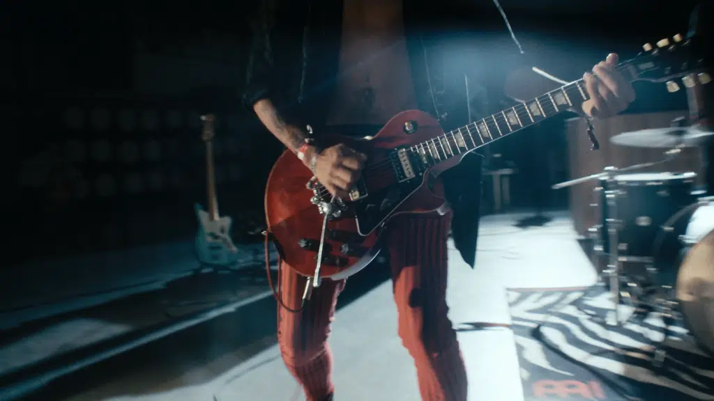 Still Frame from music vidéo Moonage Hookers Ecrit et réalisé par LUCAS MARBACH Production HEMERA Directeur de production LUCAS MARBACH Assistante réalisatrice JUSTINE DE COSTER Assistant caméra JONATHAN DA SILVA Chef électricien THOMAS BORDE Régie générale JUSTINE DE COSTER Montage/VFX LUCAS MARBACH VFX 3D THEO GEORGES Étalonnage JONATHAN DA SILVA, LUCAS MARBACH Remerciements BE-HERE KALINE GROUX CLAIRE MIREUR MALECK ANTOINE DE PERETTI EYE LITE