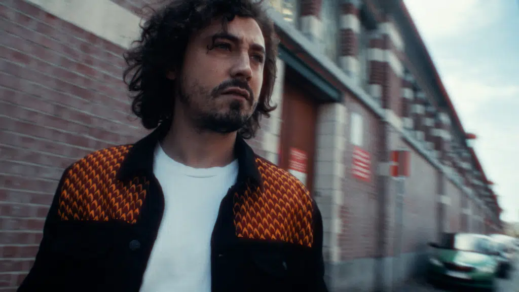 Still Frame from music vidéo Moonage Hookers Ecrit et réalisé par LUCAS MARBACH Production HEMERA Directeur de production LUCAS MARBACH Assistante réalisatrice JUSTINE DE COSTER Assistant caméra JONATHAN DA SILVA Chef électricien THOMAS BORDE Régie générale JUSTINE DE COSTER Montage/VFX LUCAS MARBACH VFX 3D THEO GEORGES Étalonnage JONATHAN DA SILVA, LUCAS MARBACH Remerciements BE-HERE KALINE GROUX CLAIRE MIREUR MALECK ANTOINE DE PERETTI EYE LITE